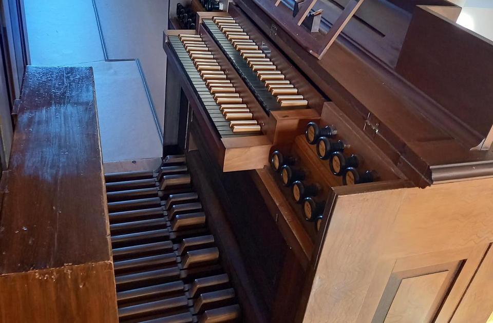 Zu sehen ist der Sitz der Orgel.