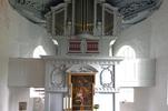 Zu sehen ist die Orgel in Frontalaufnahme.