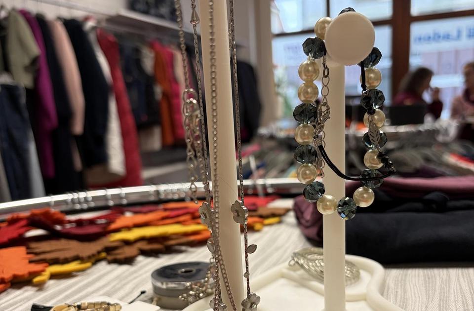 Auch Schmuck gibt es bei SecondDesign