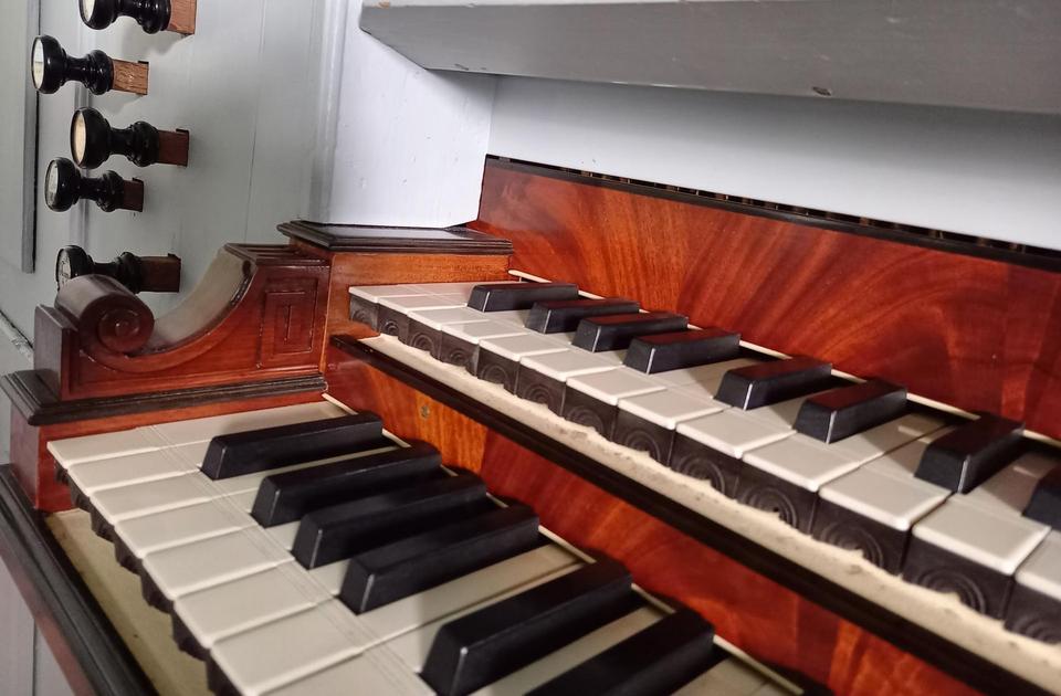 Zu sehen ist ein teil der Klaviatur.