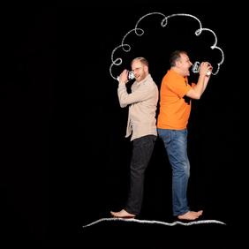 Zu sehen ist ein Teil des Impro-Theaters mit Christian Schlageter und Mitglieder des BSW- Orchesters