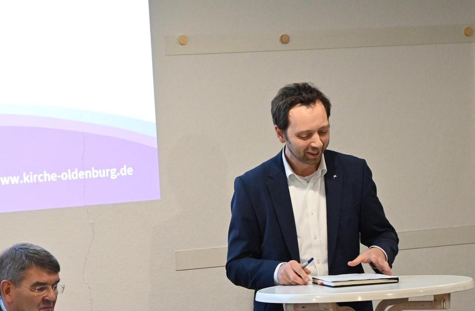 Zu sehen ist Oberkirchenrat Sebastian Groß.