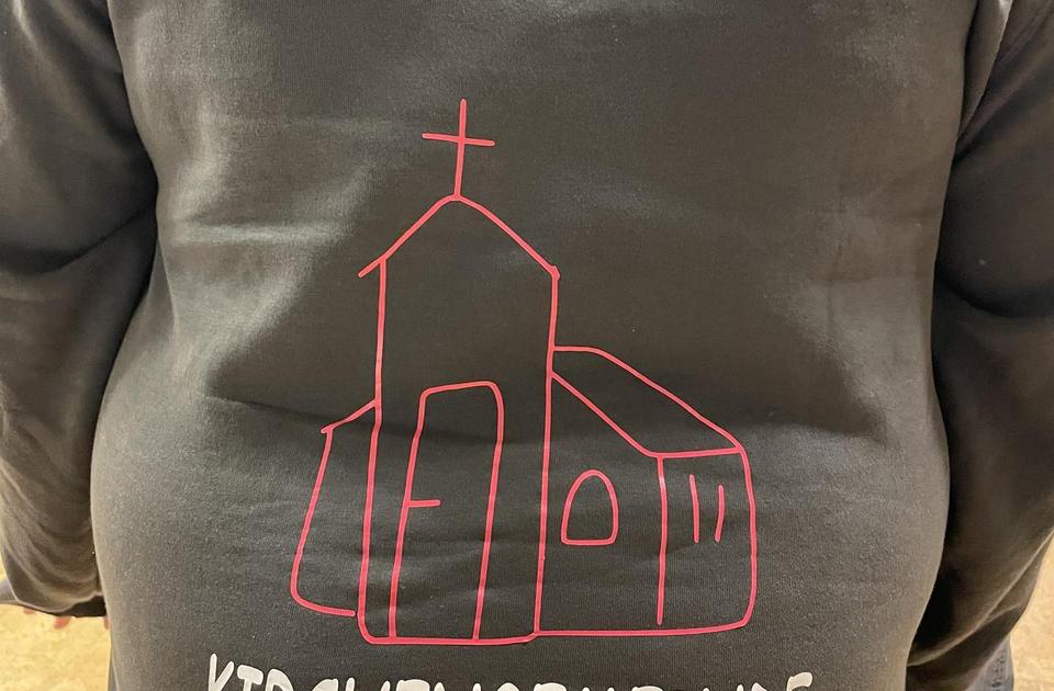 Zu sehen ist die Jacke der Jugendarbeit der Kirchengemeinde Abbehausen.