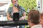 Jooelina singt für das Paar.