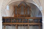 Zu sehen sind die vordersten Pfeifen der Orgel.