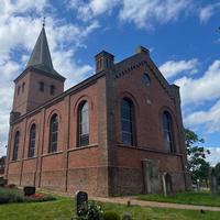 Zu sehen ist die St. Nikolai Kirche Neuenbrok von außen.