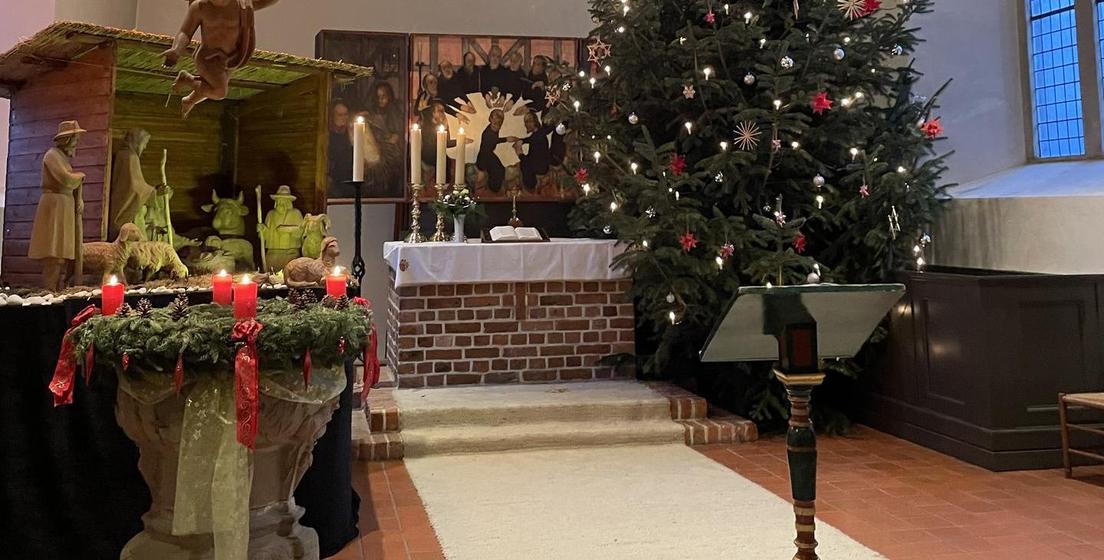 Zu sehen ist der Altar der Kirche.