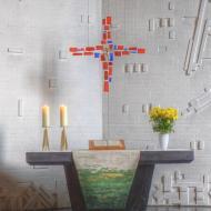 Zu sehen ist der Altarraum in Friedrich-August-Hütte.