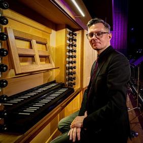 Organist Krzysztof Urbaniak