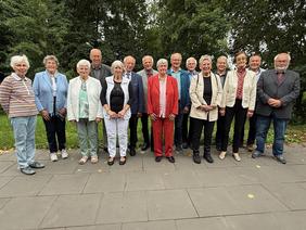 Bild der Jubelkonfirmandinnen und -konfirmanden in Schweiburg 2025