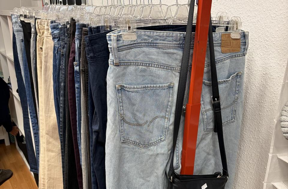 Hosen, die bei SecondDesign erworben werden können